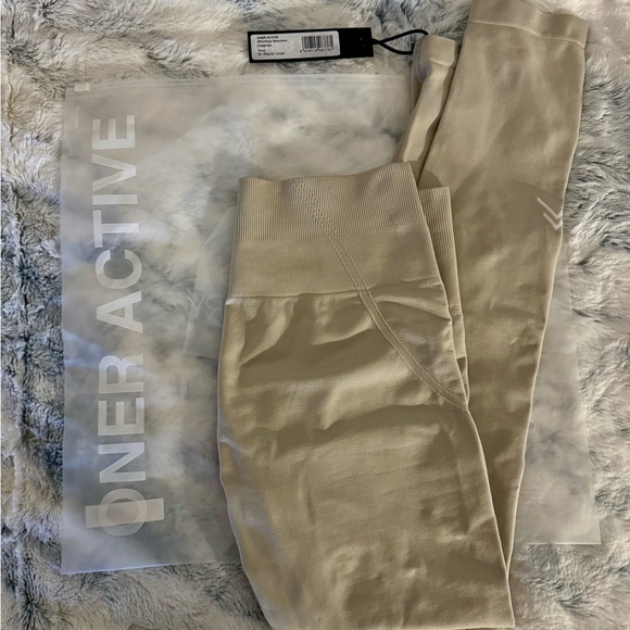 NWT Oner Active Effortless Seamless Leggings in Sand (M & regular/short) - Picture 5 of 9